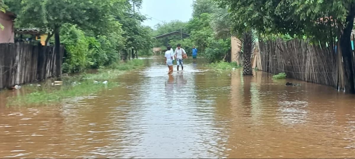 SUSPENDEN CLASES EN PUERTO PAILA POR BARRIOS ENTEROS BAJO EL AGUA