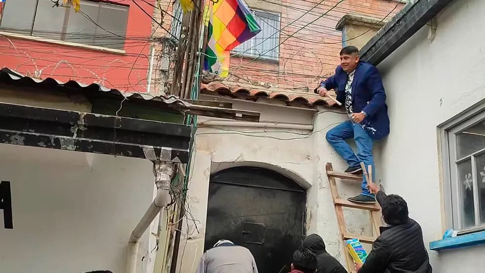 EVISTAS Y ARCISTAS A LA CABEZA DE CUÉLLAR SE DISPUTAN LA SEDE DEL MAS