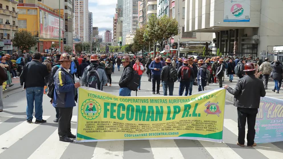 MINEROS AURÍFEROS PROTESTAN EN DEMANDA DE COMBUSTIBLE