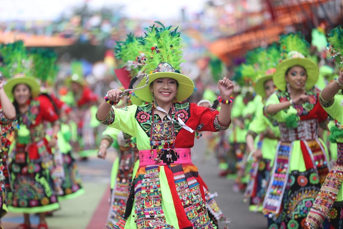 EL CARNAVAL DE ORURO EXHIBE SU DIVERSIDAD Y GRANDEZA EN EL AÑO DEL BICENTENARIO DE BOLIVIA