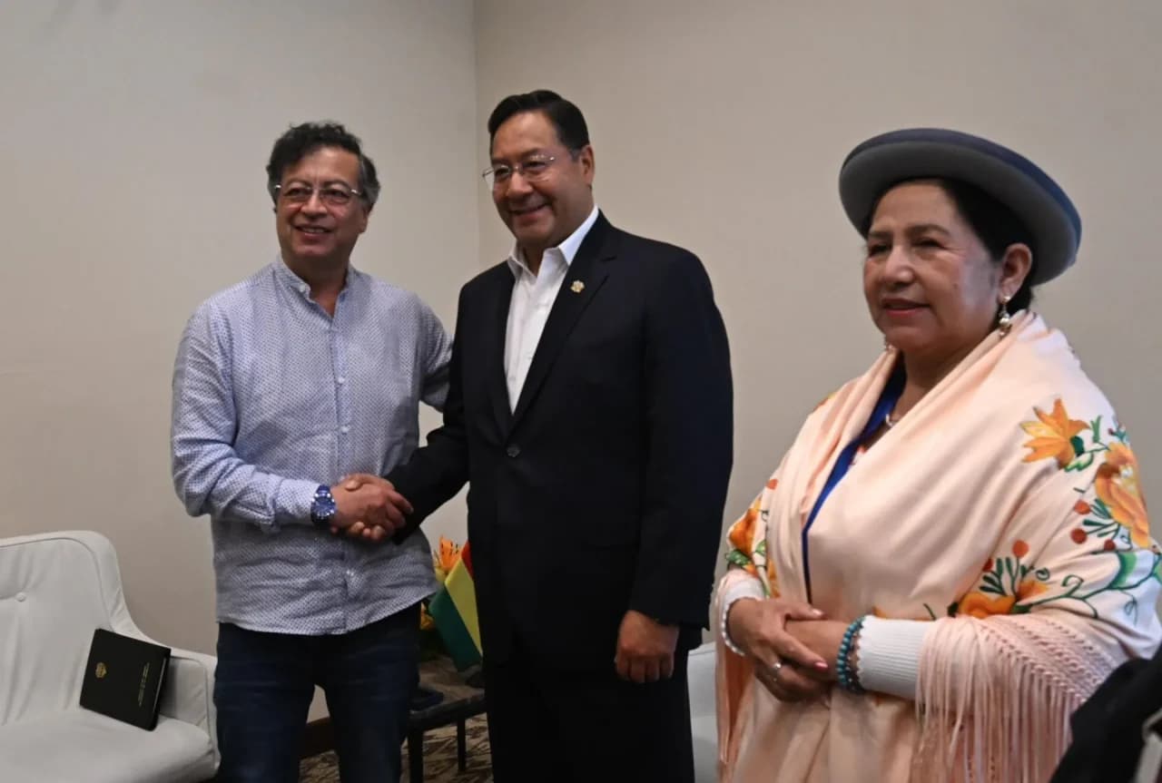 LUIS ARCE Y GUSTAVO PETRO SE REÚNEN EN MONTEVIDEO