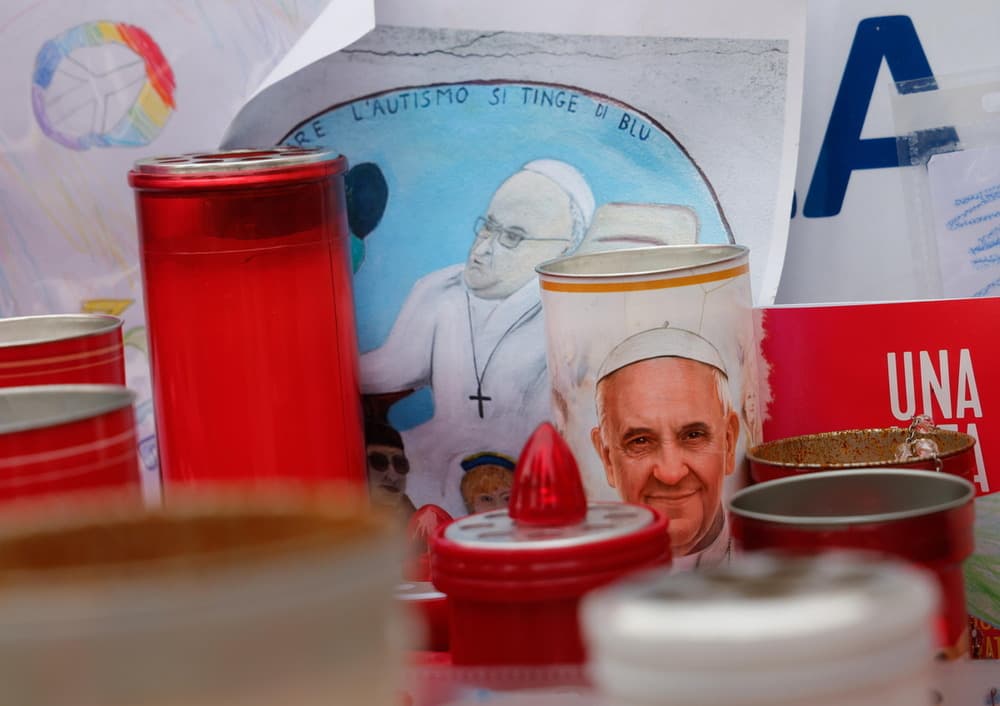 EL PAPA SIGUE EN TERAPIA Y REDACTARÁ LA HOMILÍA DEL DOMINGO