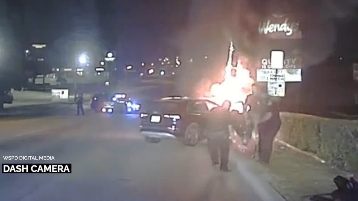 OFICIAL EVITA UNA TRAGEDIA AL SALVAR A UN CONDUCTOR INCONSCIENTE DE UN VEHÍCULO EN LLAMAS