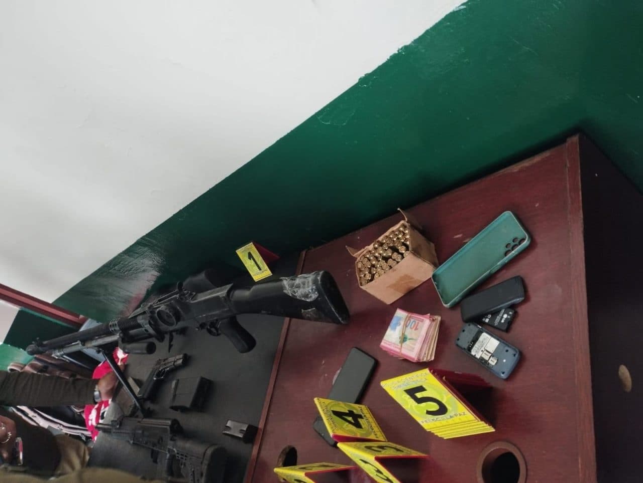 SUJETO ES IMPUTADO POR POSESIÓN DE ARMAS DE FUEGO