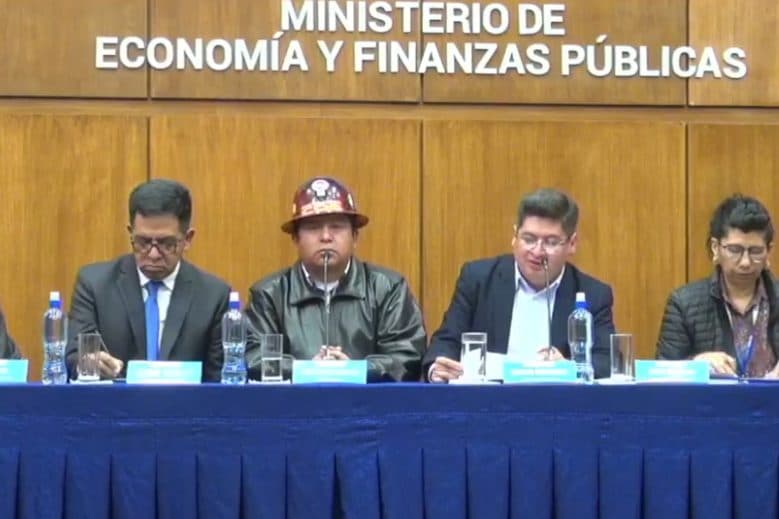 GOBIERNO Y COB INSTALAN MESA DE TRABAJO PARA NEGOCIAR EL INCREMENTO SALARIAL