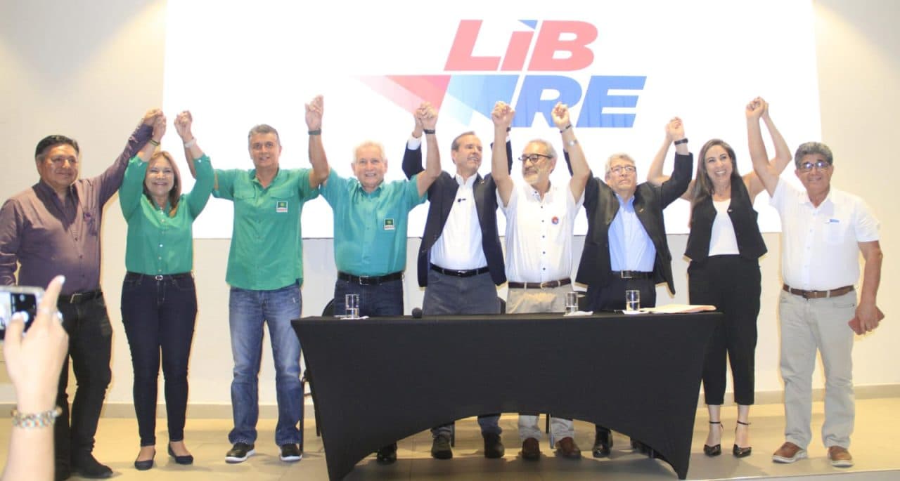 DEMÓCRATAS Y EL FRI CONSOLIDAN ACUERDO Y COSTAS PROCLAMA A TUTO