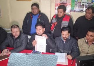 GOBIERNO LLEGA A ACUERDO CON CHOFERES DE LOS YUNGAS Y GARANTIZA PROVISIÓN DE COMBUSTIBLE