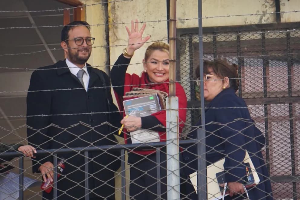 TRIBUNAL ANULA PROCESO ORDINARIO CONTRA AÑEZ Y LO REMITE A JUICIO DE RESPONSABILIDADES