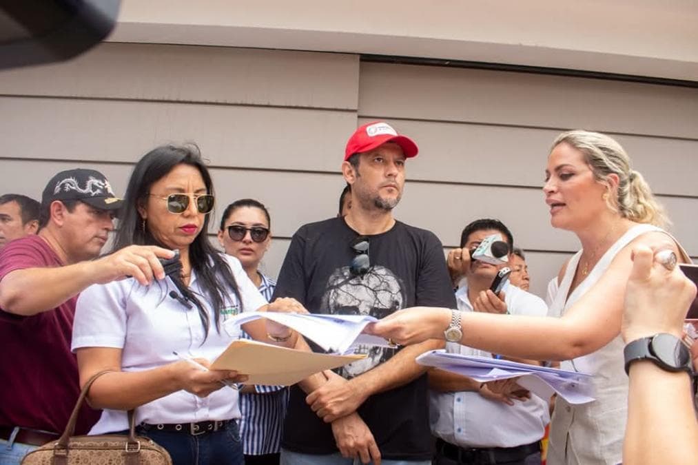 ALLANAN LA CASA DEL ALCALDE EN BUSCA DE SU HIJO POR PRESUNTO CASO DE CORRUPCIÓN