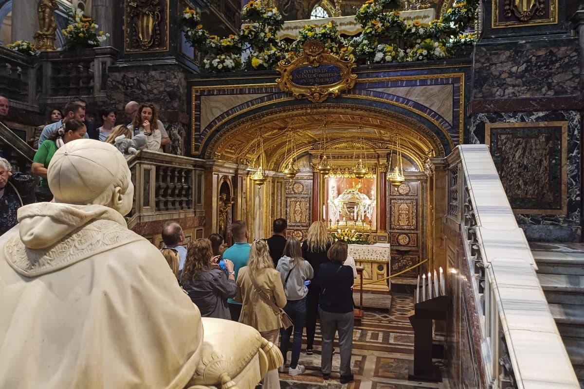 EL PAPA PIDIÓ SER ENTERRADO EN TIERRA, TUMBA SENCILLA Y SIN DECORACIÓN PARTICULAR