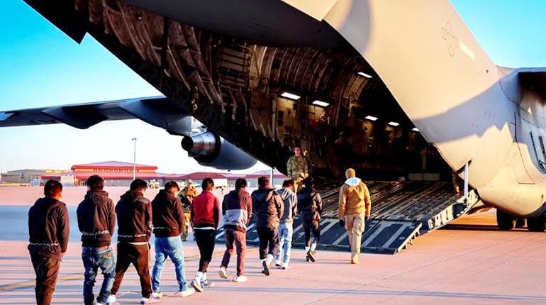 BOLIVIANOS DEPORTADOS DE EEUU SERÁN TRAÍDOS POR BOA