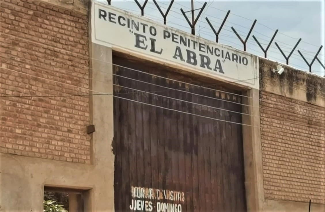DESTITUYEN AL DIRECTOR DE RÉGIMEN PENITENCIARIO DE COCHABAMBA Y SUSPENDEN LAS VISITAS DE ZÚÑIGA