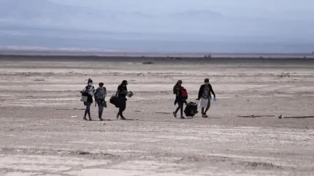 CHILE CIERRA CENTROS DE ACOGIDA DE MIGRANTES EN FRONTERA CON BOLIVIA Y ENDURECE MEDIDAS
