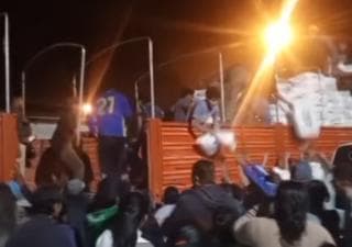 POBLADORES SAQUEARON QUINTALES DE HARINA DE CONTRABANDO EN CAMIRI