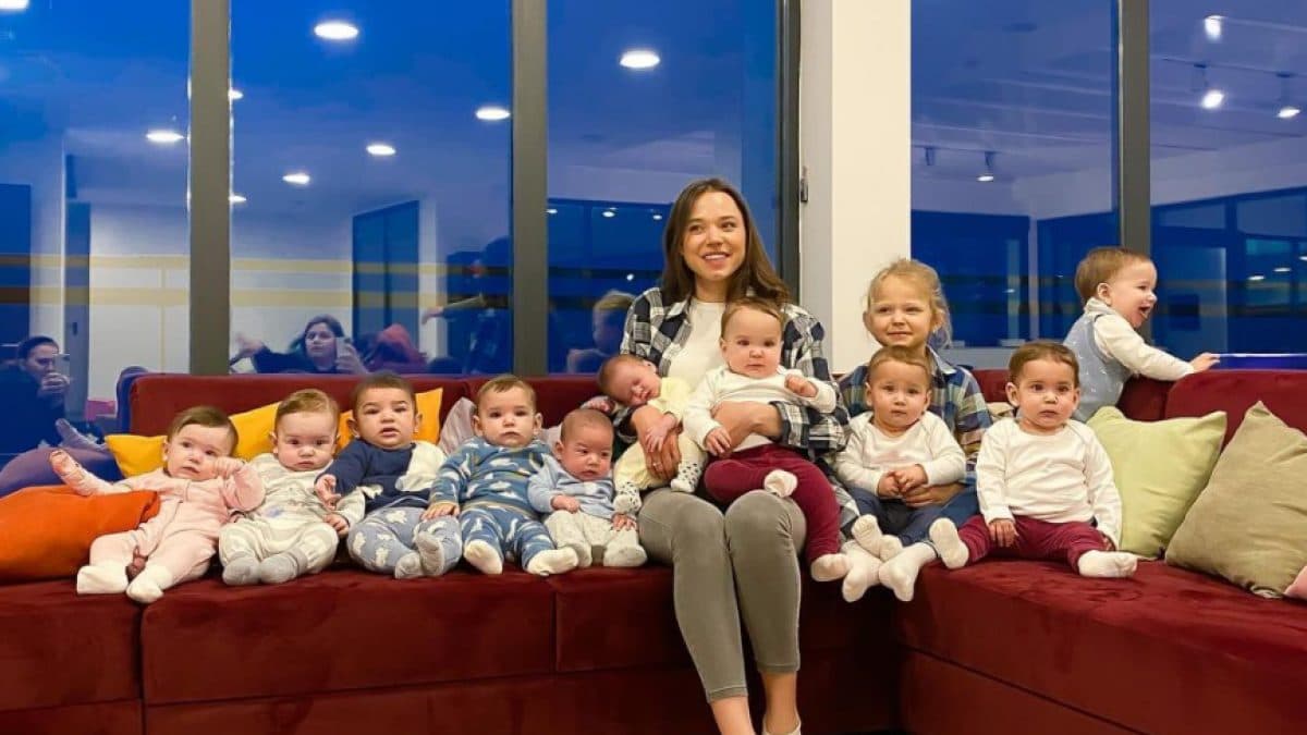 UNA JOVEN MADRE RUSA TIENE 26 HIJOS Y QUIERE LLEGAR A TENER 100