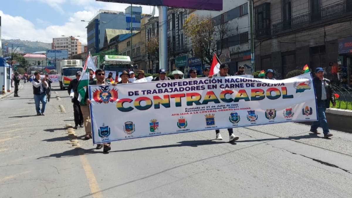 CARNICEROS MARCHAN CONTRA EL ALZA DEL PRECIO DE LA CARNE Y EL GOBIERNO PIDE DIÁLOGO