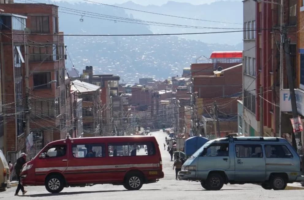 CHOFERES DE LA PAZ DECLARAN CUARTO INTERMEDIO EN PARO INDEFINIDO