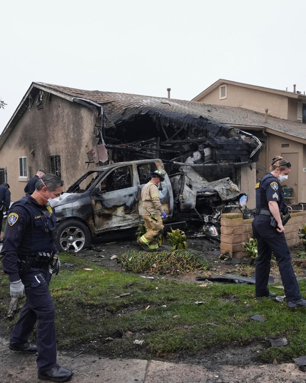 TERRIBLE DEVASTACIÓN DEJÓ EL DESPLOME DE UN AVIÓN EN SAN DIEGO