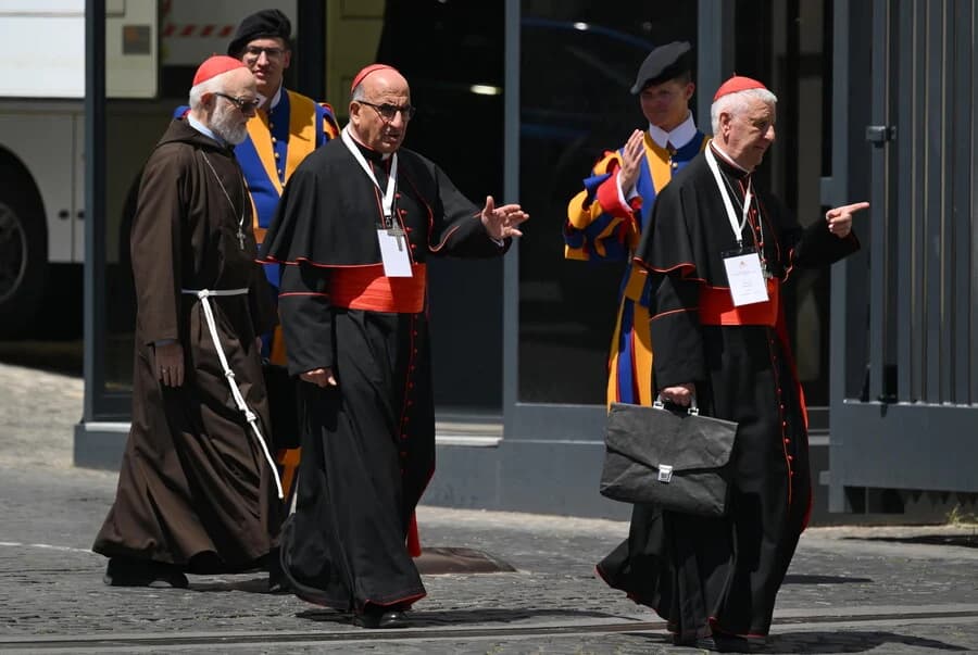 TODOS LOS CARDENALES QUE PARTICIPARÁN EN EL CÓNCLAVE YA ESTÁN EN ROMA