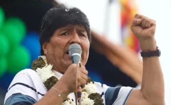 EVO DICE QUE “SOLO EL PUEBLO” PUEDE PEDIRLE DECLINAR SU CANDIDATURA