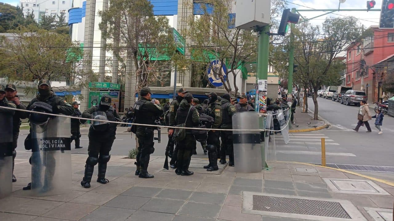 PLAZA ABAROA CON RESGUARDO POLICIAL ANTE AMENAZA ‘EVISTA’