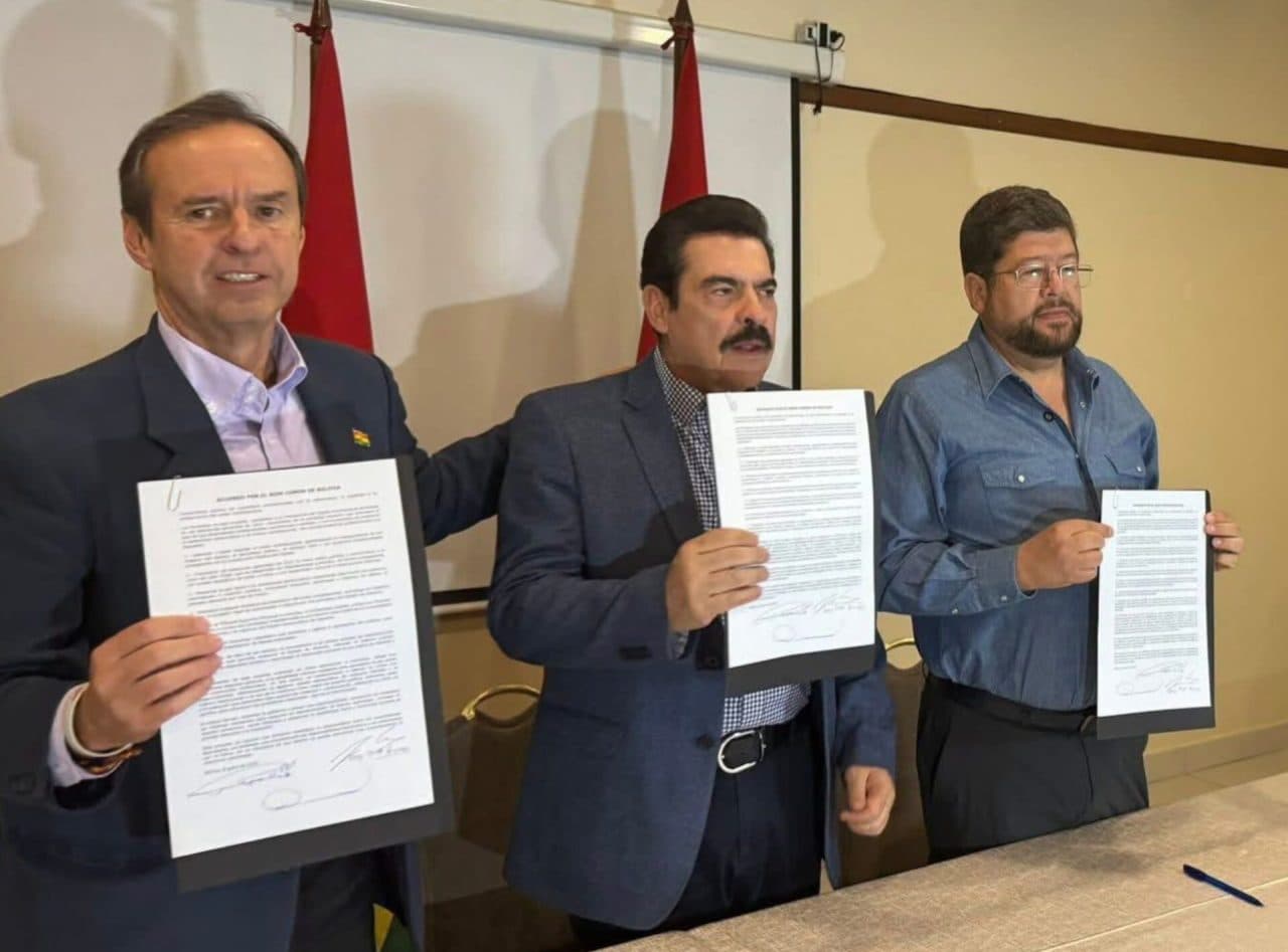 SAMUEL, TUTO Y MANFRED FIRMAN «ACUERDO POR EL BIEN COMÚN DE BOLIVIA»