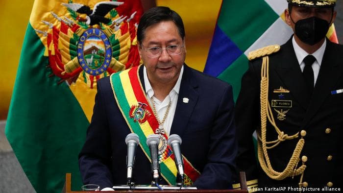 ARCE SE REÚNE CON SUS MINISTROS EN LA PAZ TRAS MUERTE DE POLICÍAS