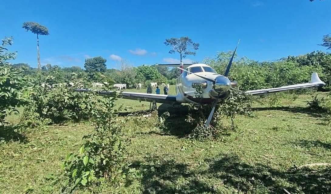 AVIÓN ATERRIZA DE EMERGENCIA EN COMUNIDAD DE OROMOMO TRAS FALLA EN TURBINA