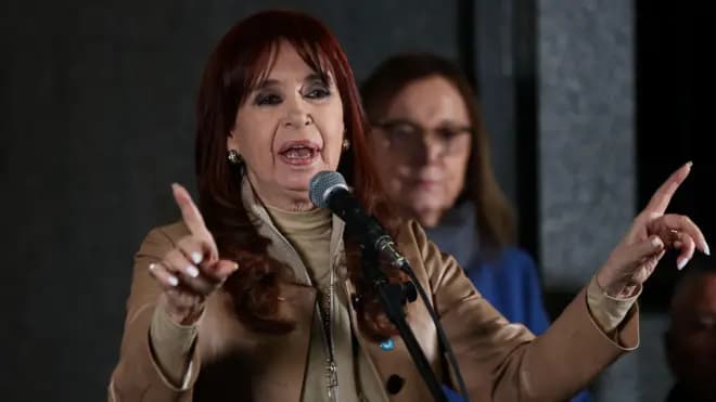 CRISTINA KIRCHNER COMIENZA A CUMPLIR PRISIÓN DOMICILIARIA TRAS CONFIRMARSE SU SENTENCIA