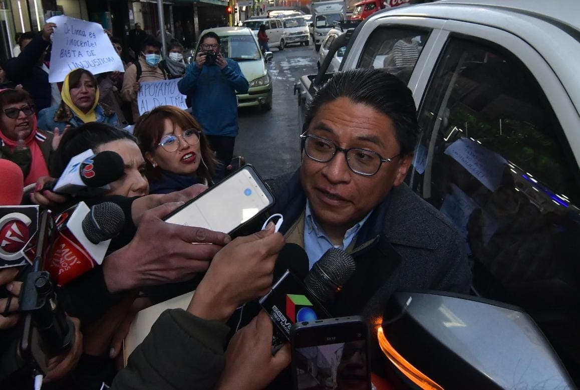 EXMINISTRO LIMA SE PRESENTA ANTE LA FISCALÍA POR EL CASO CONSORCIO