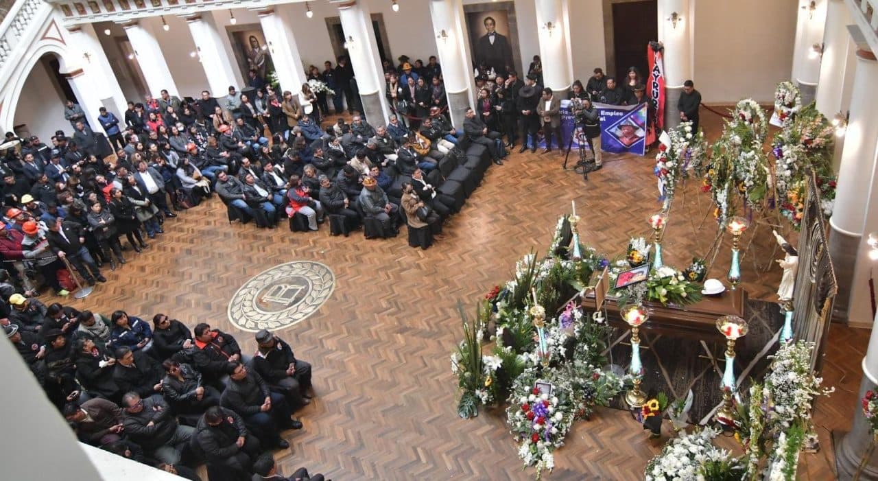 CON HOMENAJES EN DISTINTAS INSTITUCIONES DESPIDIERON AL MINISTRO DE TRABAJO
