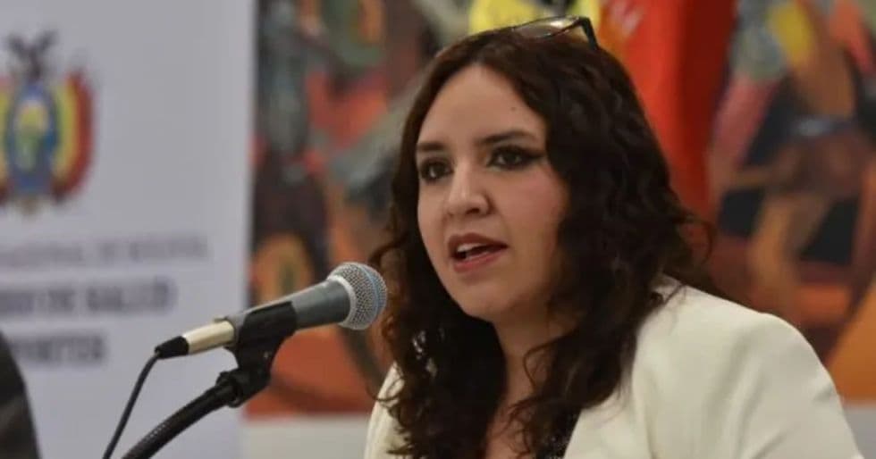 MINISTRA DENUNCIA RETENCIÓN DE AMBULANCIA Y PERSONAL MÉDICO POR BLOQUEADORES ‘EVISTAS’