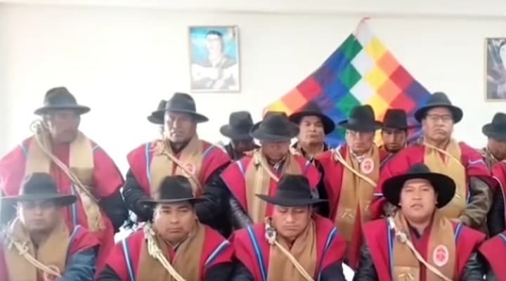 PONCHOS ROJOS AMENAZAN CON MARCHAS Y BLOQUEOS SI EL GOBIERNO NO DA SOLUCIONES A LA CRISIS EN 48 HORAS