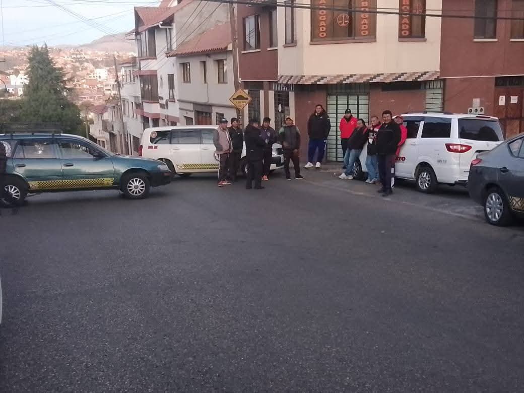 SUCRE SIN TRANSPOTE PROTESTAN POR FALTA DE COMBUSTIBLE