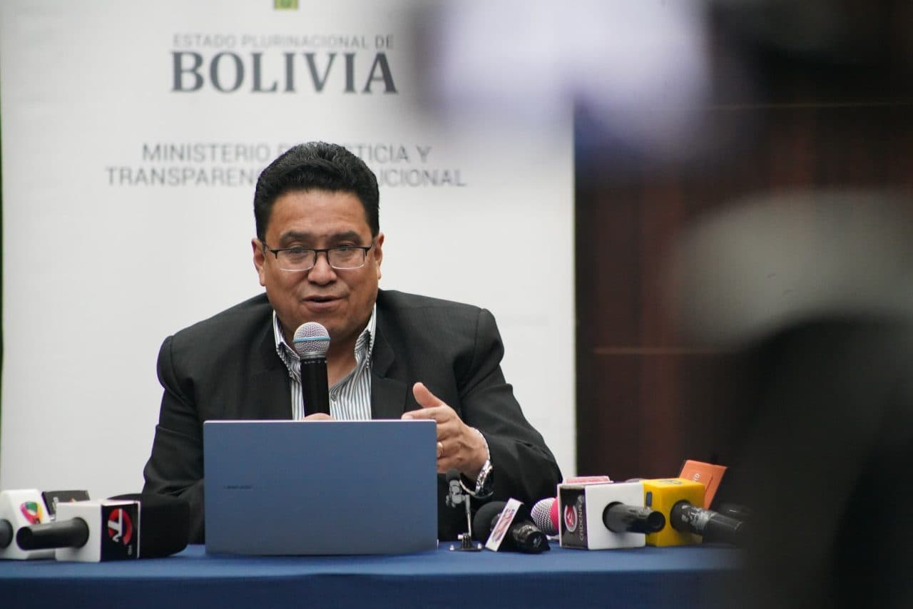 SILES DICE QUE SE PRESENTARÁ VOLUNTARIAMENTE A LA FISCALÍA SI ES CITADO