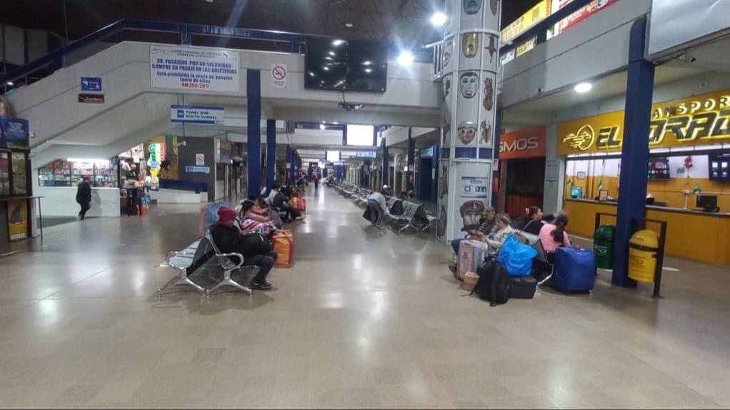 EMPRESAS DE BUSES CERRADAS POR 23 PUNTOS DE BLOQUEOS EN TODO EL PAÍS
