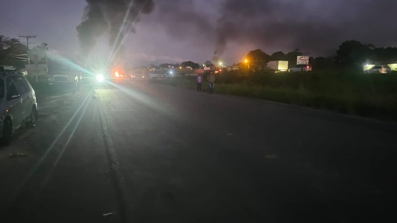 AFINES A EVO BLOQUEAN EL PUENTE DE YAPACANI