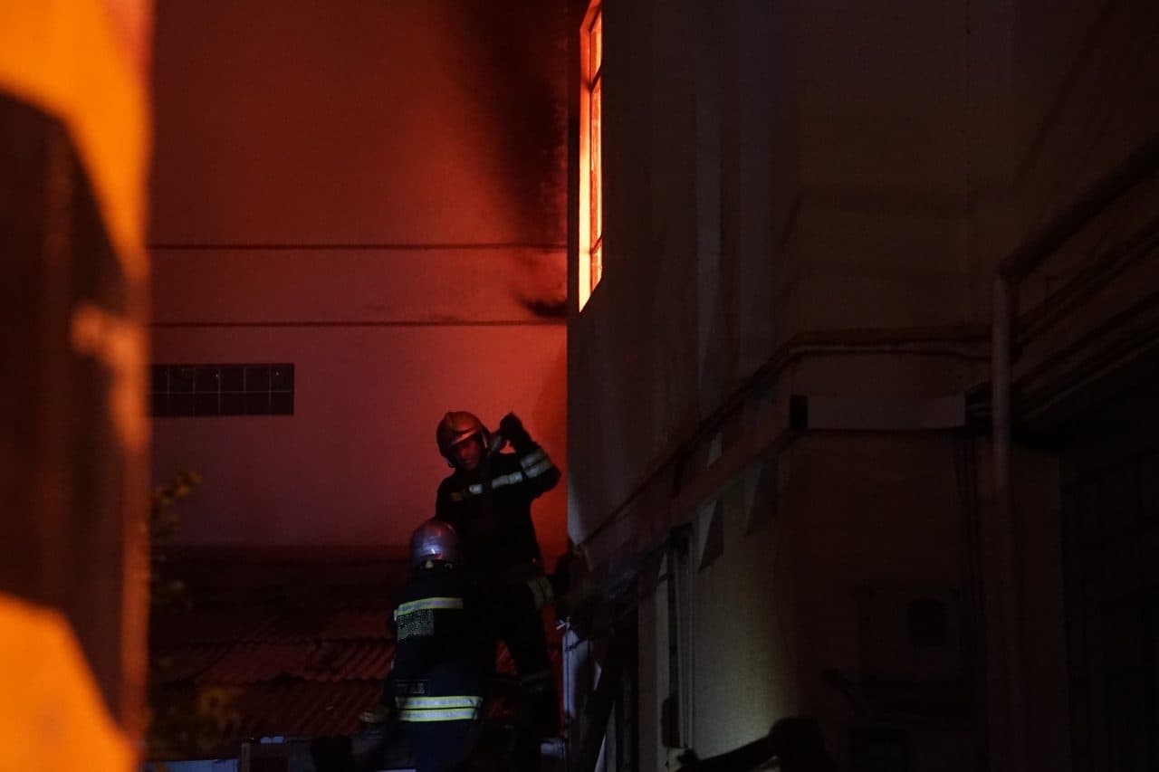 INCENDIO DE MAGNITUD EN SOPOCACHI FUE SOFOCADO POR BOMBEROS Y VECINOS