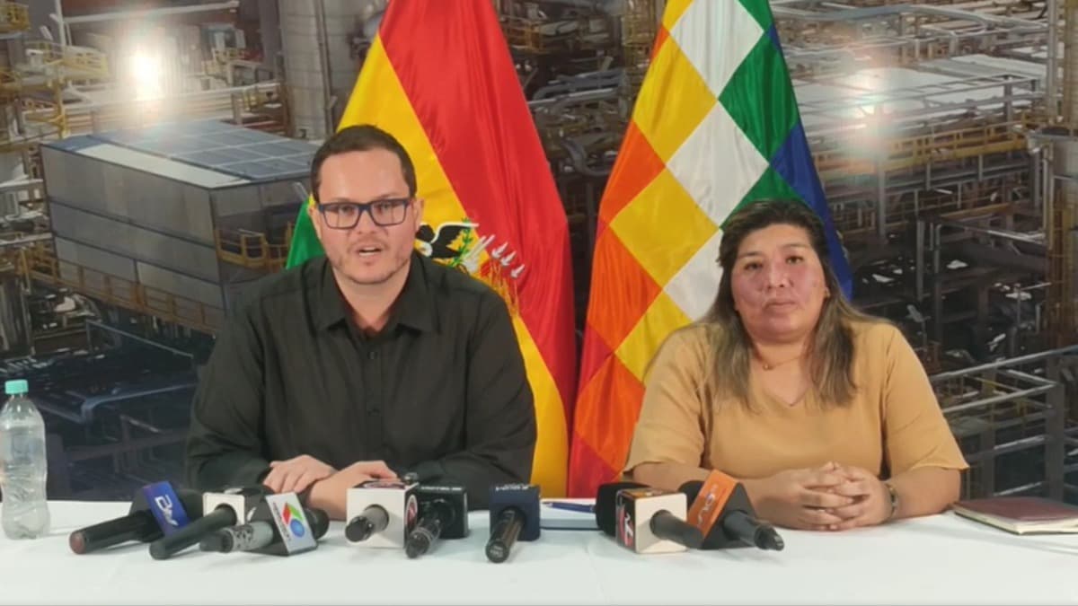 YPFB DESAFÍA A CHOFERES QUE FORMALICEN PROPUESTA PARA TRAER COMBUSTIBLE A BS 3.07