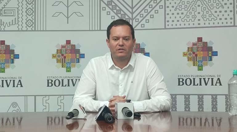 YPFB SOSTIENE QUE DESFASE FINANCIERO GENERÓ UN «BACHE» EN EL ABASTECIMIENTO DE COMBUSTIBLE