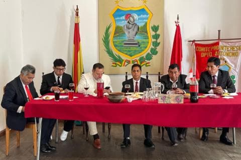 CÍVICOS ADVIERTEN CON MOVILIZACIONES Y PAROS SI SE SUSPENDE LAS ELECCIONES