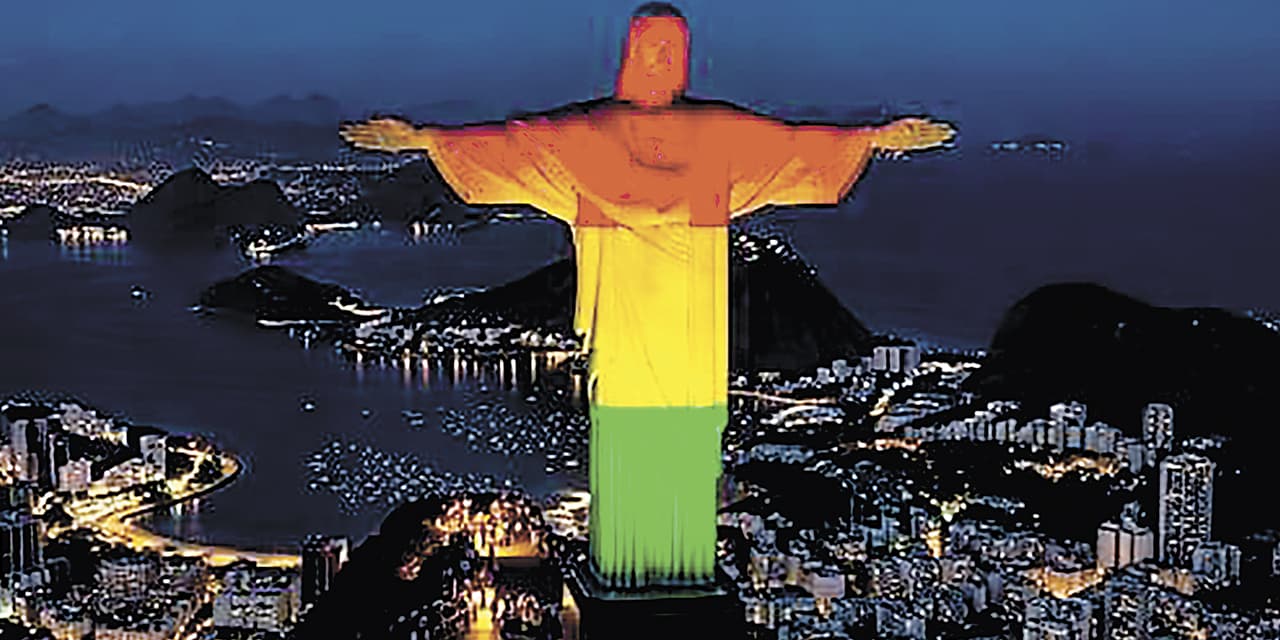 EL CRISTO REDENTOR DE BRASIL SE ILUMINA CON LOS COLORES DE BOLIVIA EN HOMENAJE AL BICENTENARIO