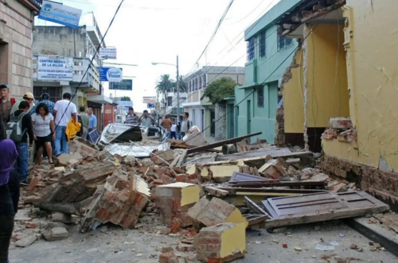 TRES POTENTES SISMOS SACUDIERON GUATEMALA DEJANDO DOS MUERTOS Y DAÑOS ESTRUCTURALES