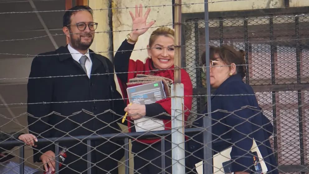 GOBERNACIÓN DE CHUQUISACA INVITA A JEANINE AÑEZ A ACTOS POR EL BICENTENARIO