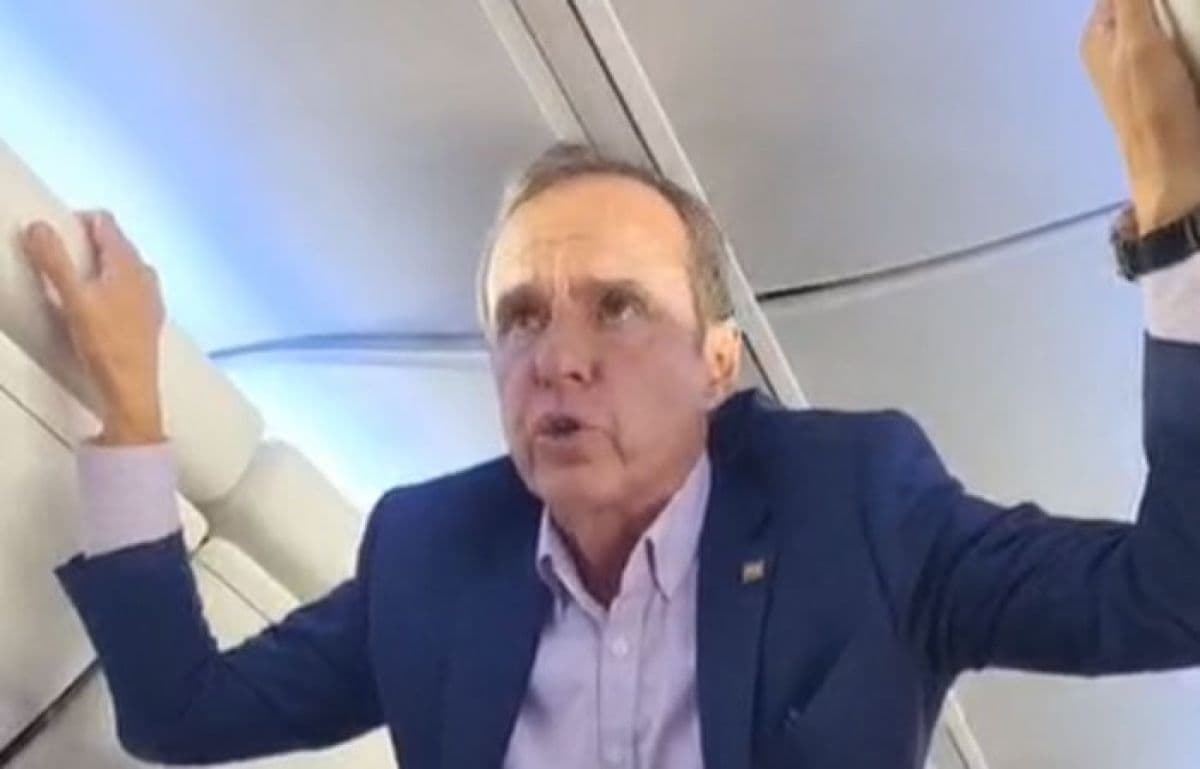 DENUNCIAN QUE IMPIDIERON ATERRIZAR AVIÓN QUE TRANSPORTABA A TUTO A TARIJA
