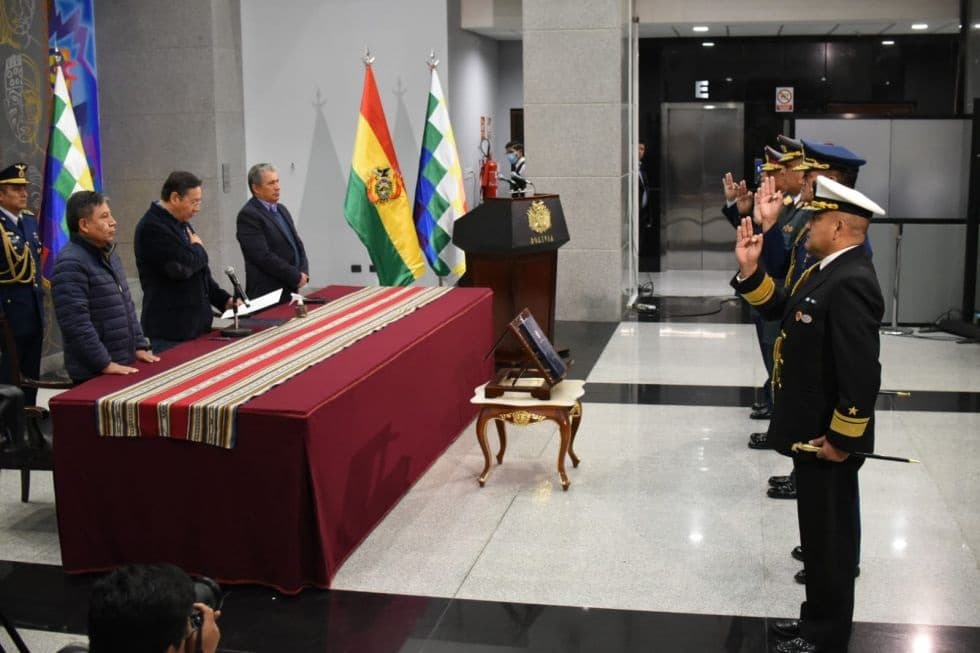 CRÍTICAS Y DUDAS POR CAMBIO DE ALTO MANDO MILITAR A DÍAS DE LAS ELECCIONES