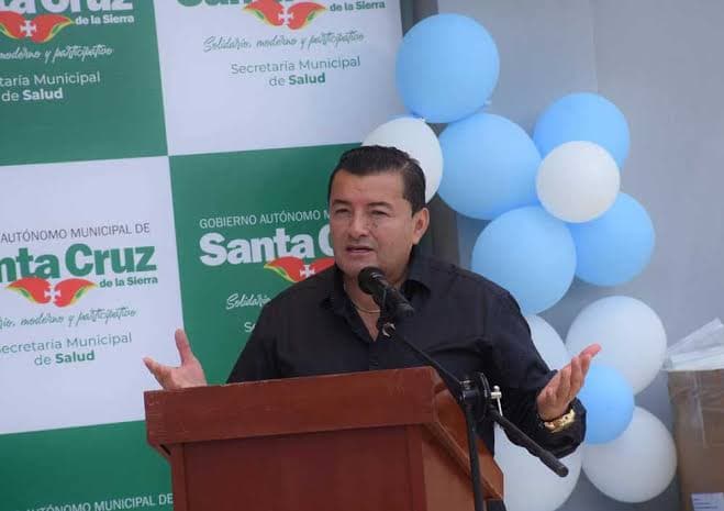 JHONNY FERNÁNDEZ PIDE LICENCIA PARA VIAJAR TRAS ELECCIONES
