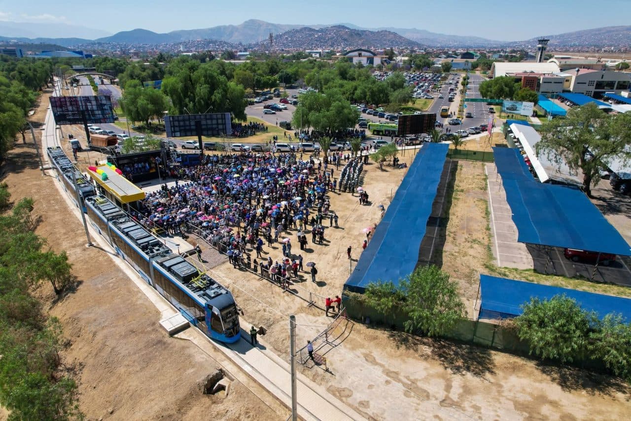 INAUGURAN LÍNEA AMARILLA DEL TREN METROPOLITANO EN COCHABAMBA