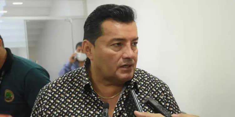 ALCALDE EXIGE RENUNCIA DE ALTOS FUNCIONARIOS Y SUBALCALDES