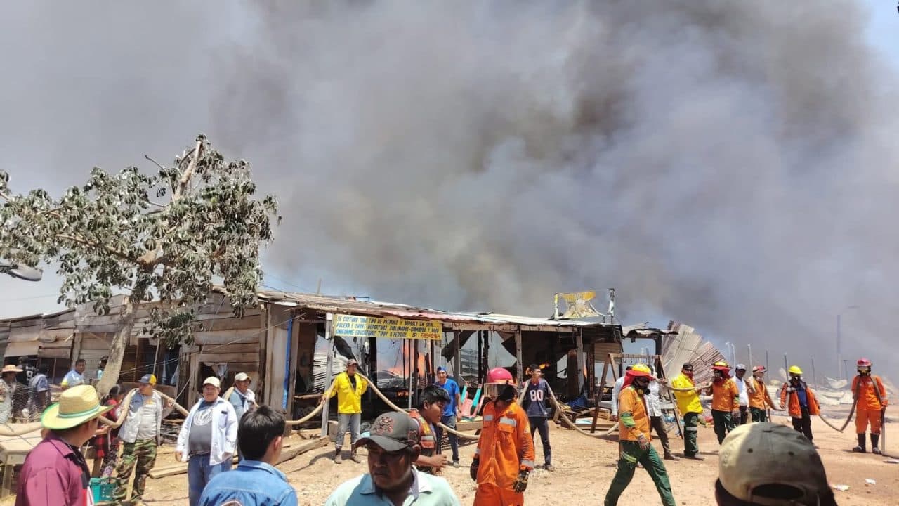 INCENDIO REDUCE A CENIZAS EL MERCADO NUEVO DE ASCENSIÓN DE GUARAYOS